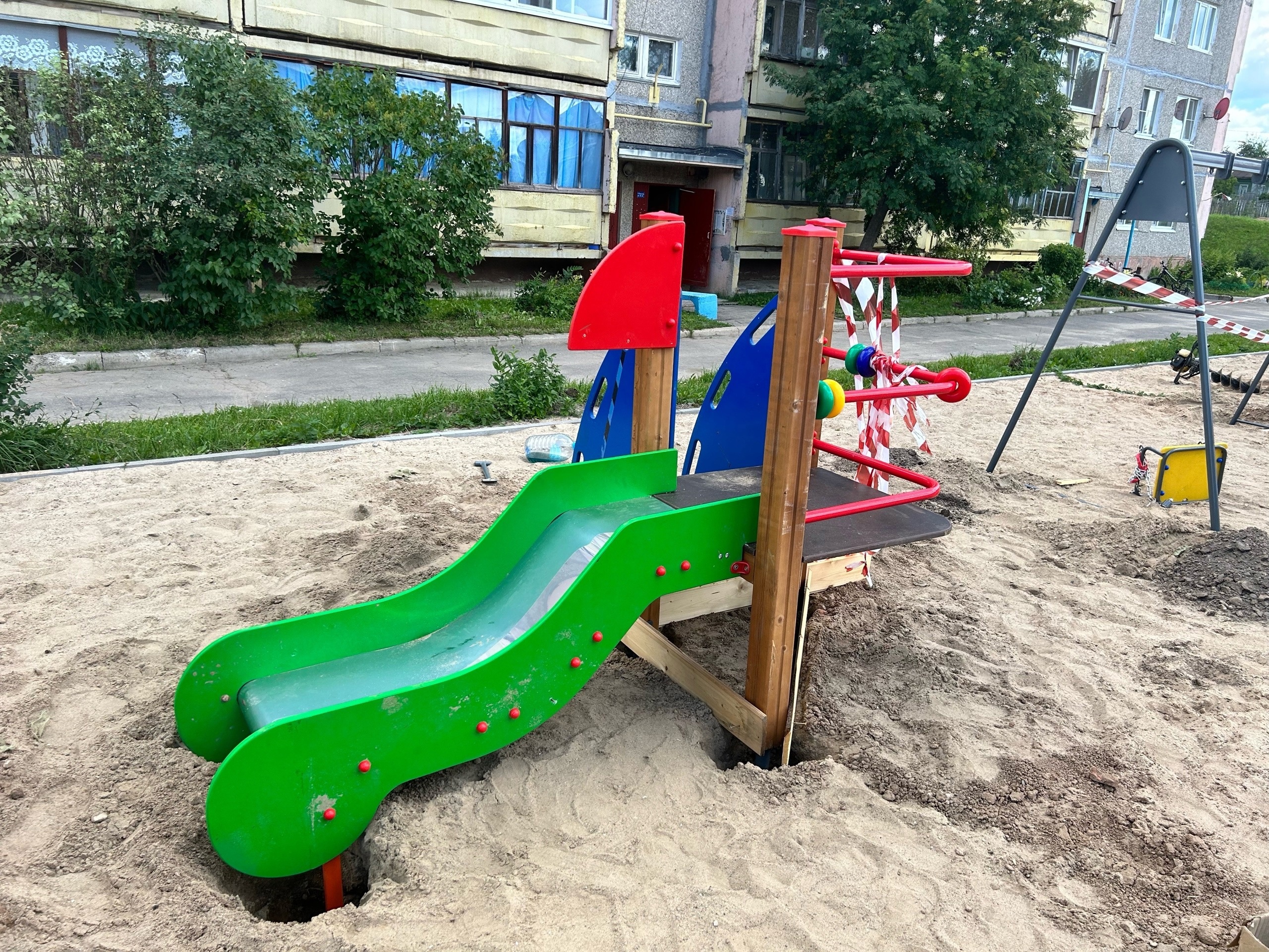 Новое современное оборудование появилось на детской площадке в Яганово.
